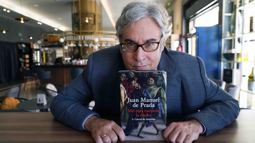 Juan Manuel de Prada: &quot;El mal no se rodea de pólvora ni de bombas, sino de caricias y de derechos&quot;