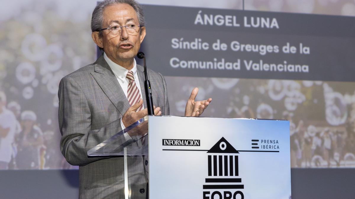 El Síndic de Greuges, Ángel Luna, durante su intervención en el Foro de Municipalismo.