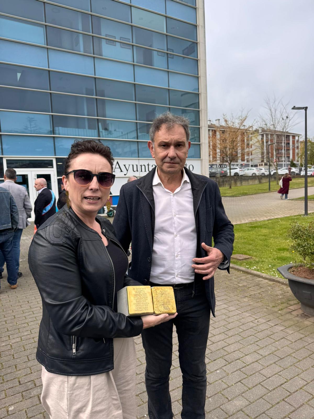 En imágenes: Gozón homenajea a dos vecinos deportados por los nazis en campos de concentración