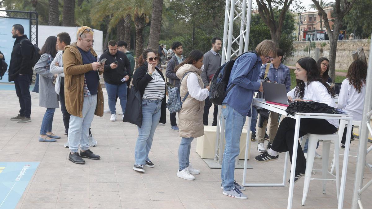 Imagen de archivo de la última Feria de Empleo celebrada en el Jardí del Túria.