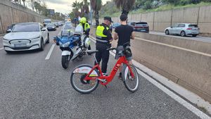 La Guardia Urbana denuncia al ciclista que iba por la ronda de Dalt