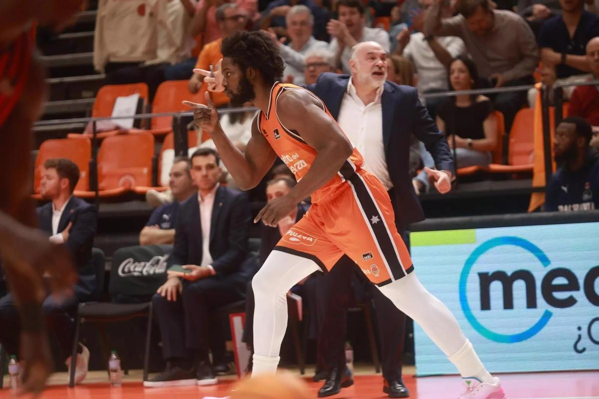 Ojeleye fue otro de los más destacados