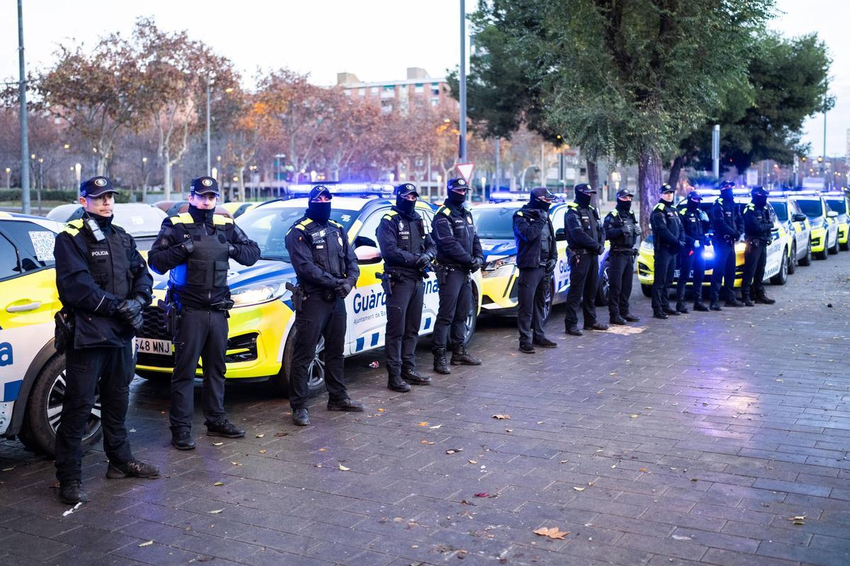 Operativo policial para desmontar la acampada de los desalojados del B9