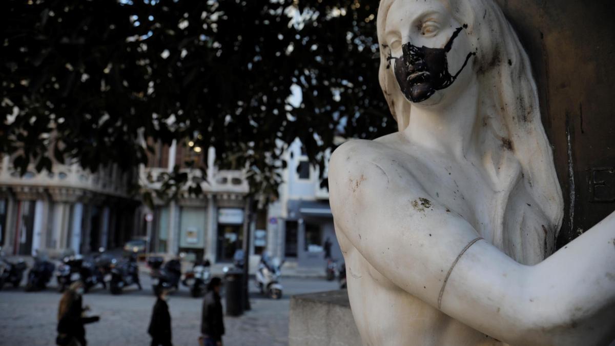 La Verdad, con la mascarilla sobre su rostro.