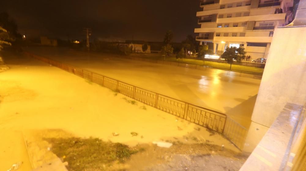 El agua se desborda en Puente del Rey