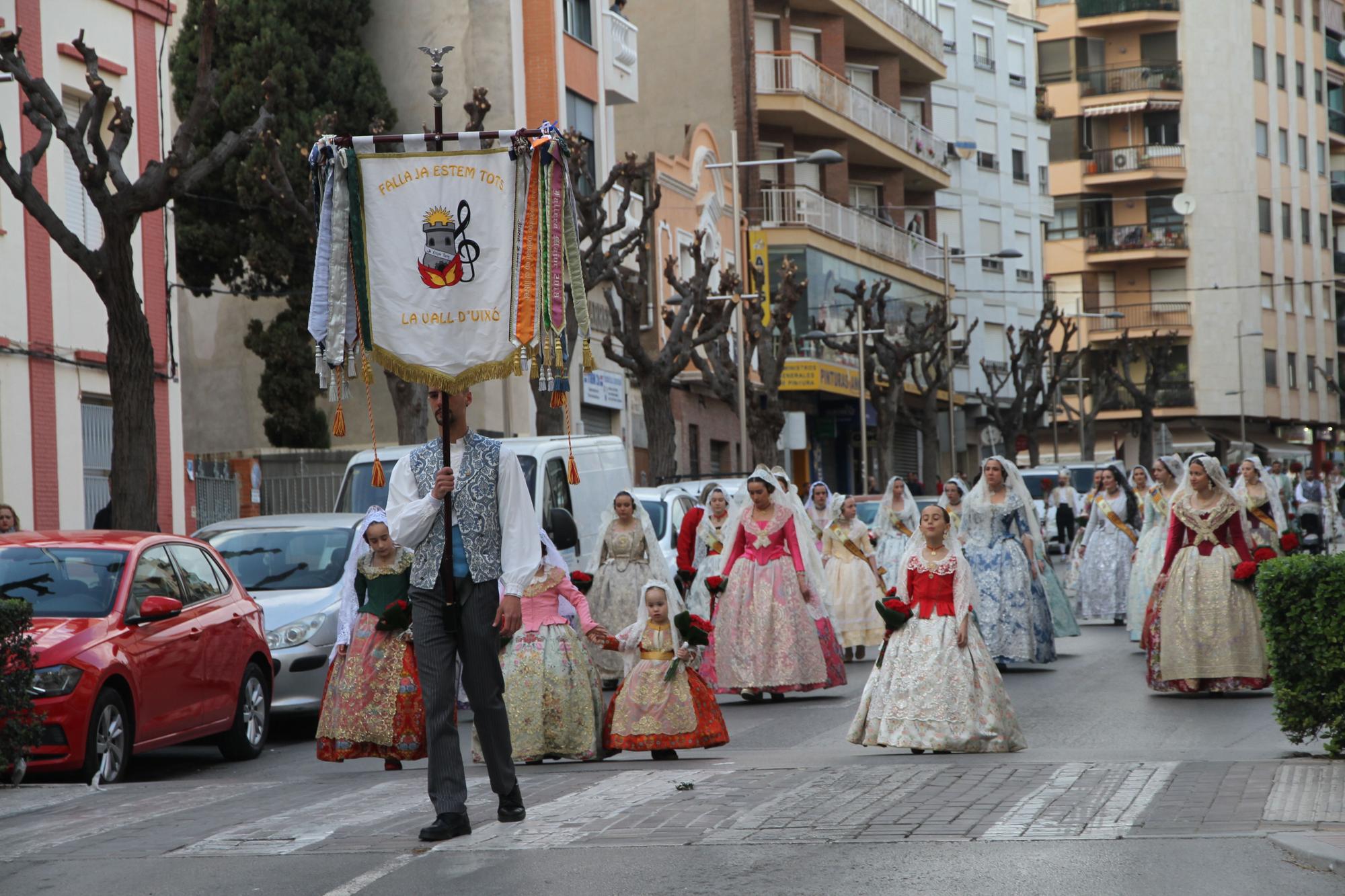 Emotiva y participativa ofrenda en las Fallas de la Vall