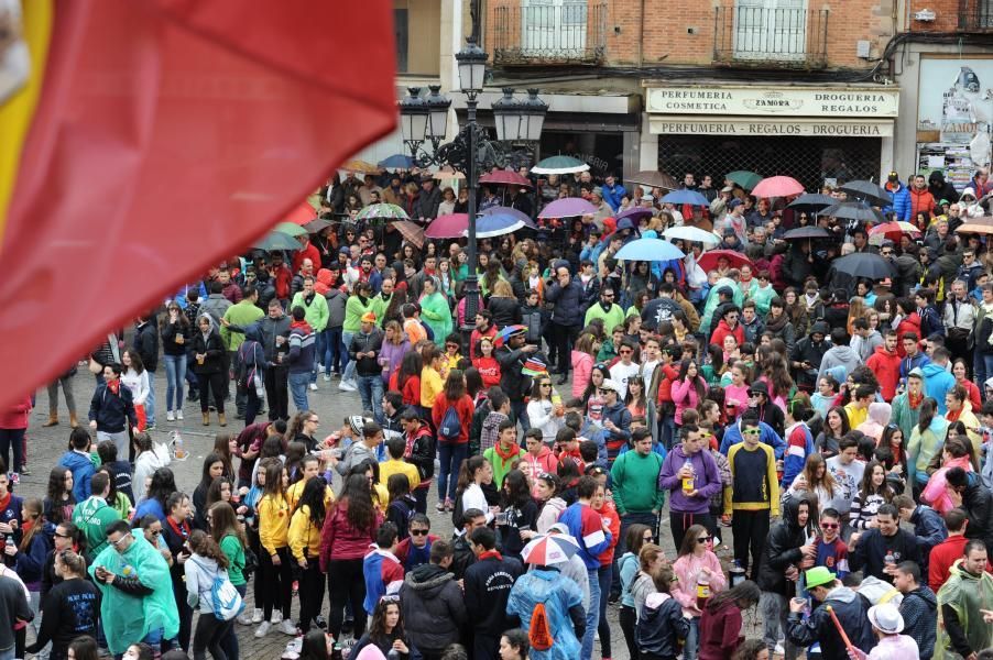 La lluvia no restó ambiente a la petición del Toro