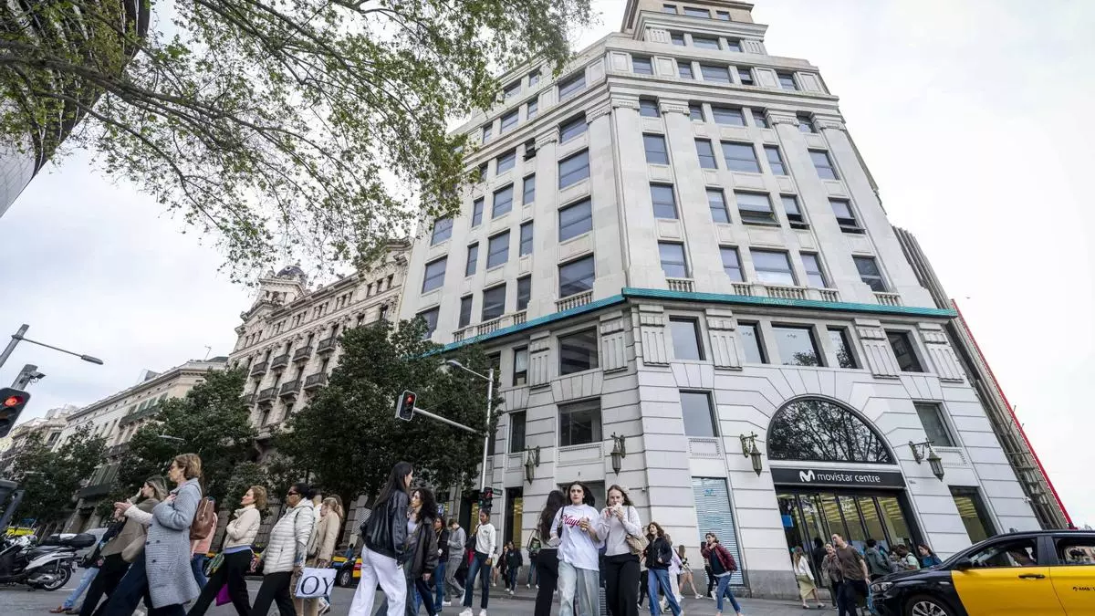Telefónica desmantela la central de cobre de su histórica sede de Fontanella y el Ayuntamiento recalifica el edificio