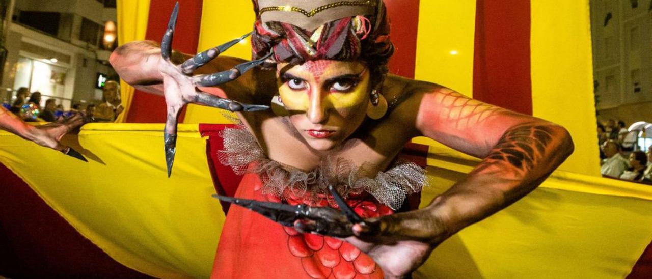 Die Feiern zu „Moros y Cristianos“ in Vila Joiosa 
mit den Flaggen der Region. foto: david Revenga