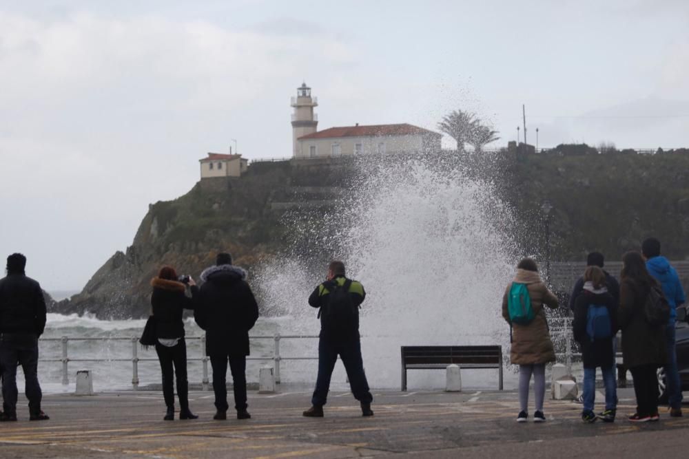 Temporal en Asturias: Alerta roja por viento y oleaje