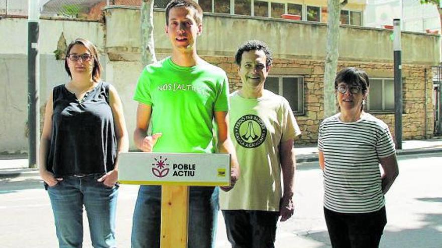 Representants del grup Poble Actiu, durant una roda de premsa | POBLE ACTIU