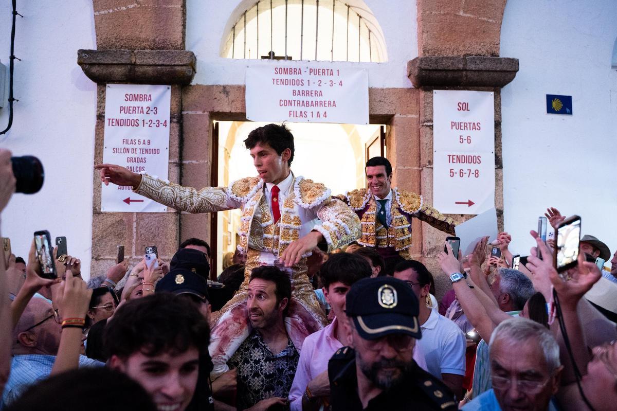Julio Méndez y Emilio de Justo conquistan 'su' plaza.