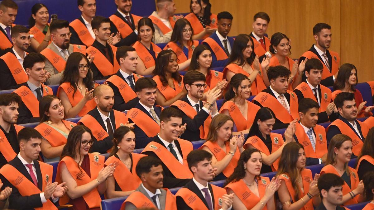 Acto de graduación de una de las últimas promociones de ADE.