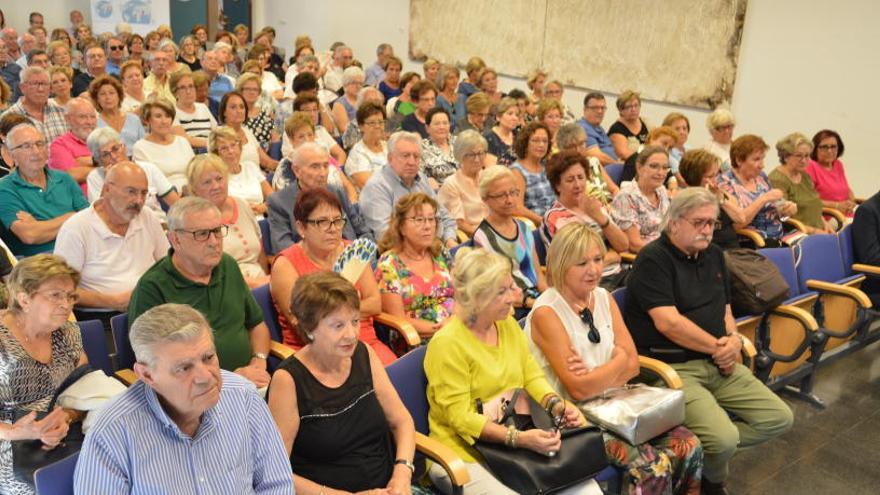 Asistencia al acto inaugural de la universidad senior del Campus de Alcoy de la UPV.