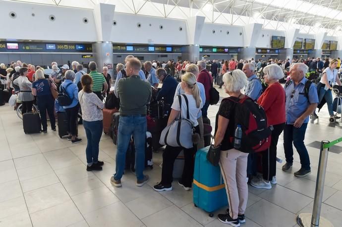 26-02-2020 TELDE. Negocios del aeropuerto que atendieron a los turistas bloqueados en Gando. Fotógrafo: ANDRES CRUZ  | 26/02/2020 | Fotógrafo: Andrés Cruz