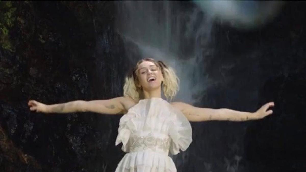 Miley Cyrus vestida de Palomo Spain