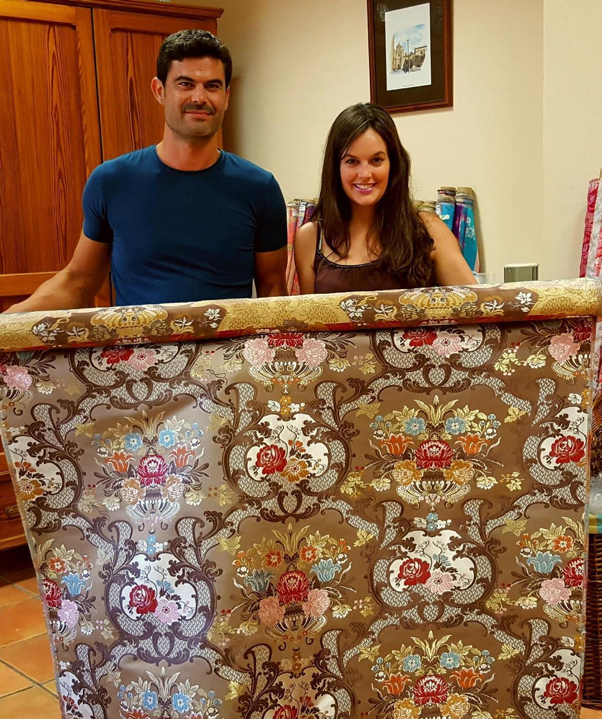 Cristina Barberá, con el "Falla Plaza del Pilar" para las Fallas 2017 Cristina Barberá, con el "Falla Plaza del Pilar" para las Fallas 2017