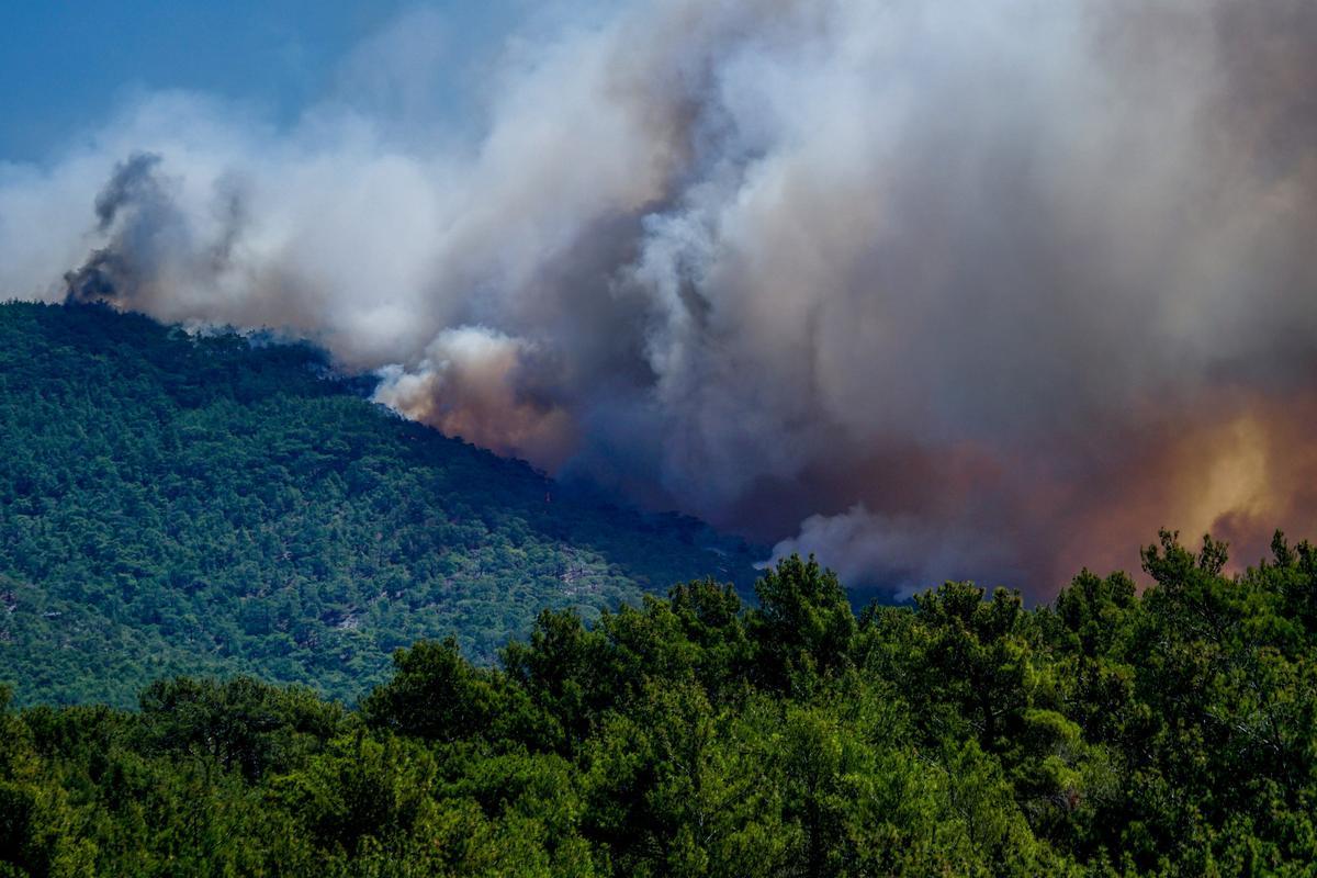 Lucha contra el fuego en la isla de Lesbos