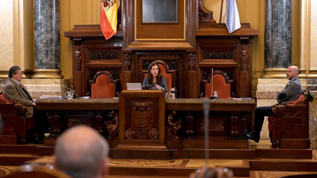La alcaldes, Inés Rey, durante el pleno de la cuestión de confianza vinculada al presupuesto