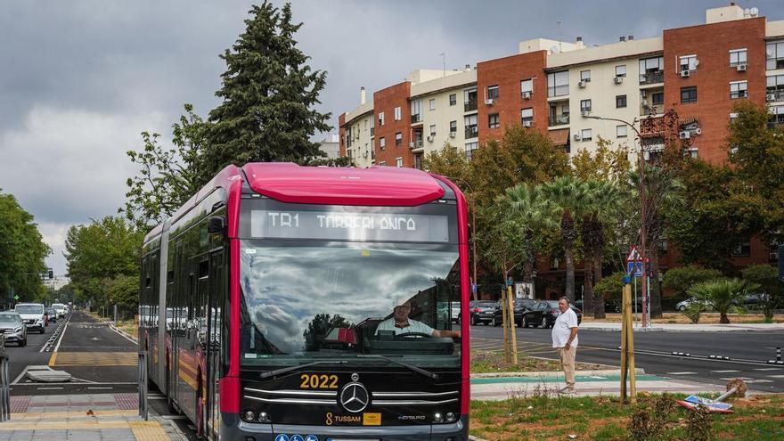 Un accidente en el tranvibús a la altura de Sevilla Este deja cinco heridos