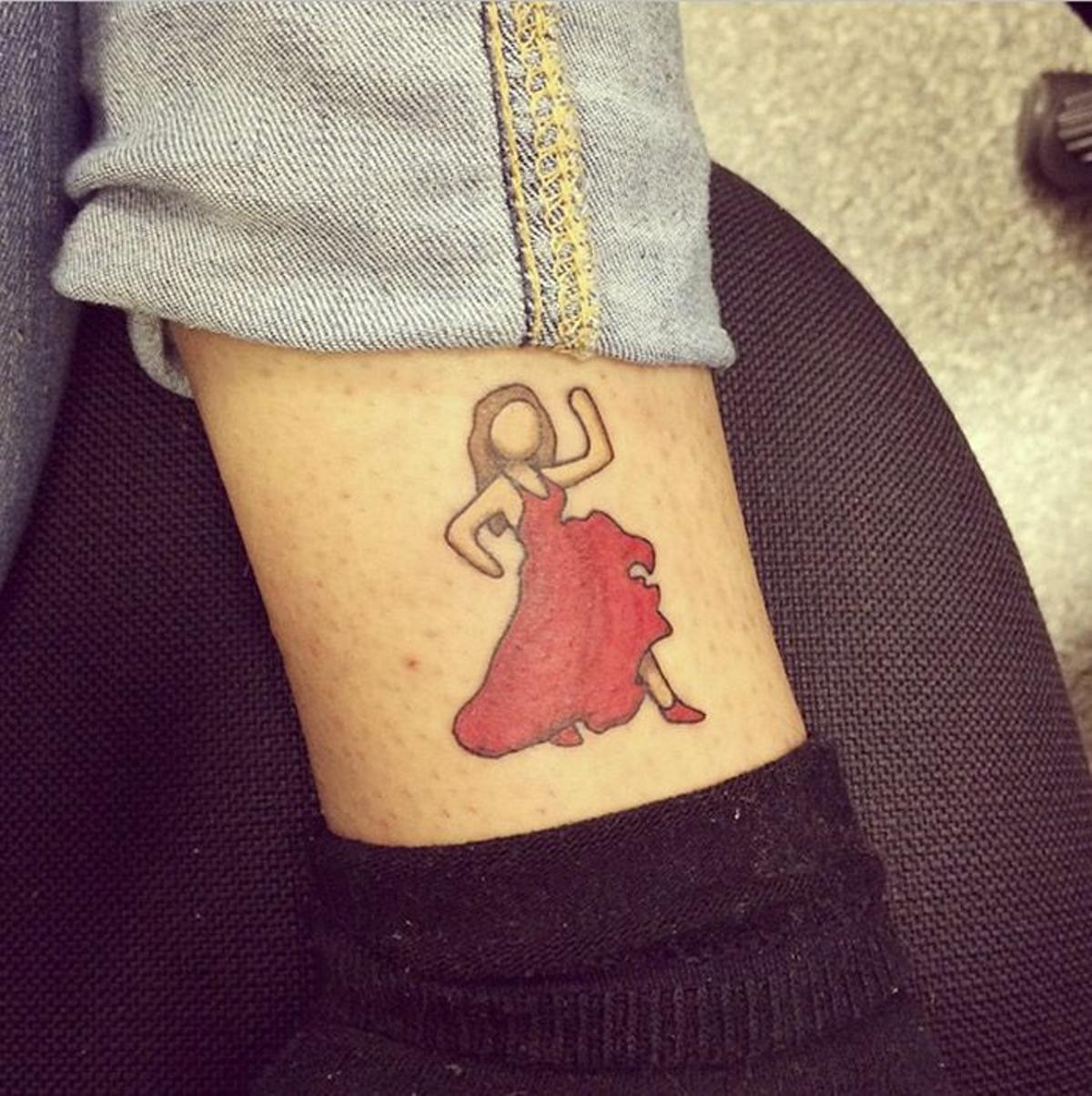 Tatuajes con emojis: la flamenca