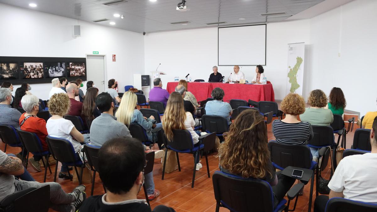La finalidad del acto ha sido informar y asesorar a las personas que padecen la enfermedad y a sus familiares.