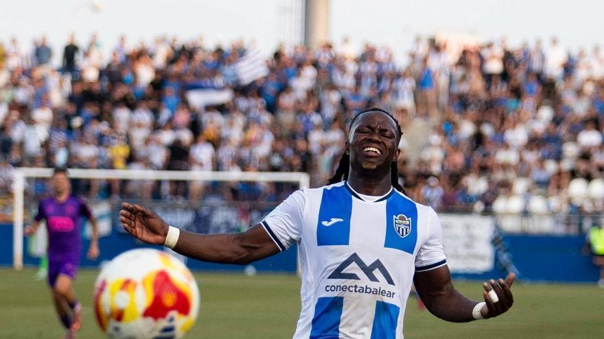 Dos errores de Pablo García en la prórroga dejan sin ascenso al Atlético Baleares