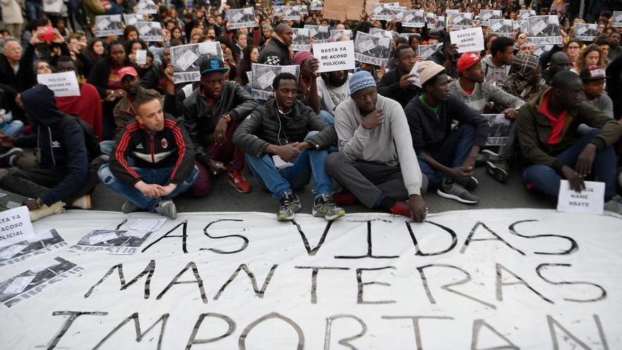 Manifestación en el barrio madrileño de Lavapiés por la muerte de un &#039;mantero&#039;