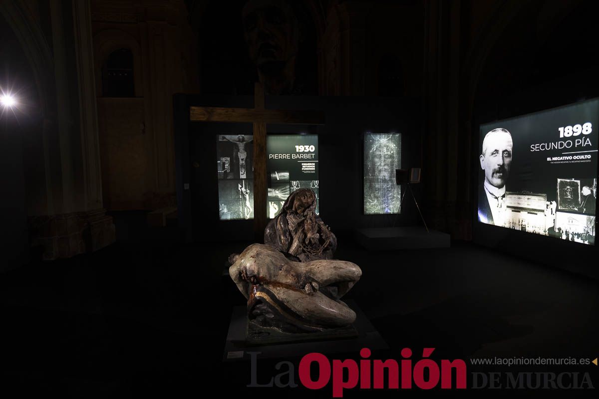 Así ha sido la inauguración de la exposición The Mystery Man en Caravaca. Descubre como es la muestra que atrae a miles de personas