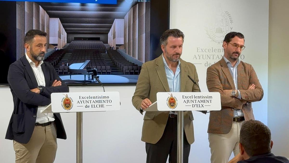 Samuel Ruiz, Pablo Ruz y Claudio Guilabert, este jueves explicando la adjudicación de Jayton en Elche