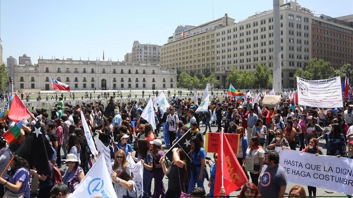 Manifestación por la huelga general en Chile, en Santiago.