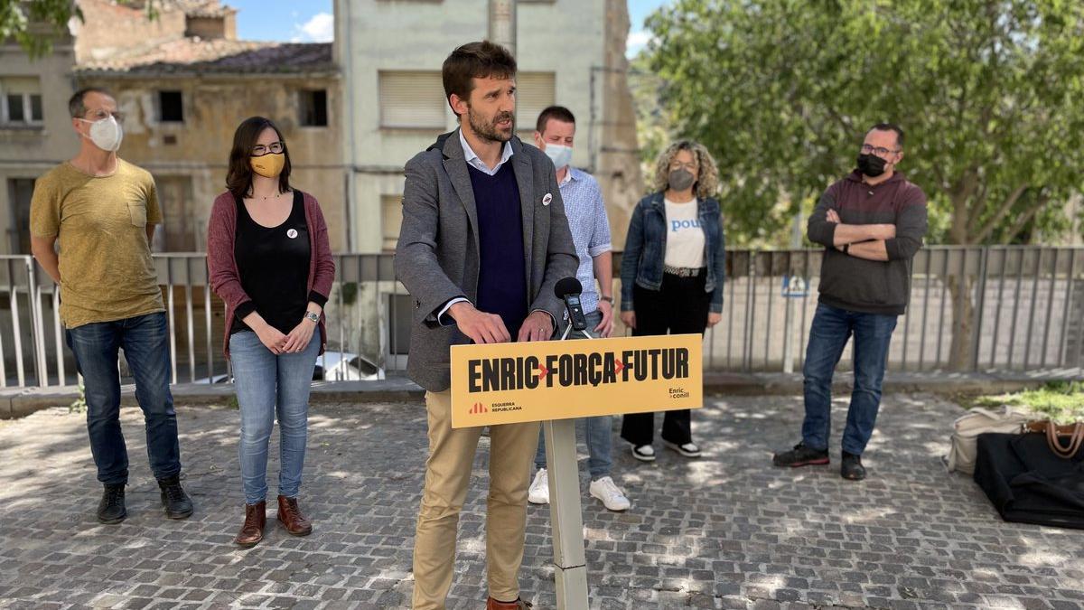 Enric Conill, cap del grup municipal d&#039;ERC exposant les mesures republicanes de seguretat a Igualada