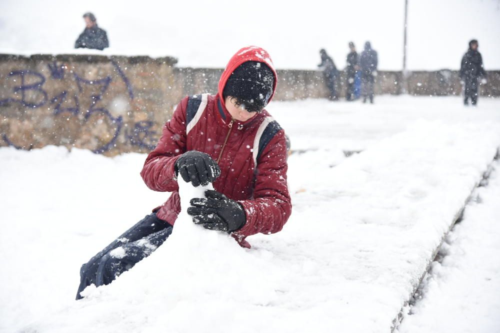 La neu arriba a Manresa