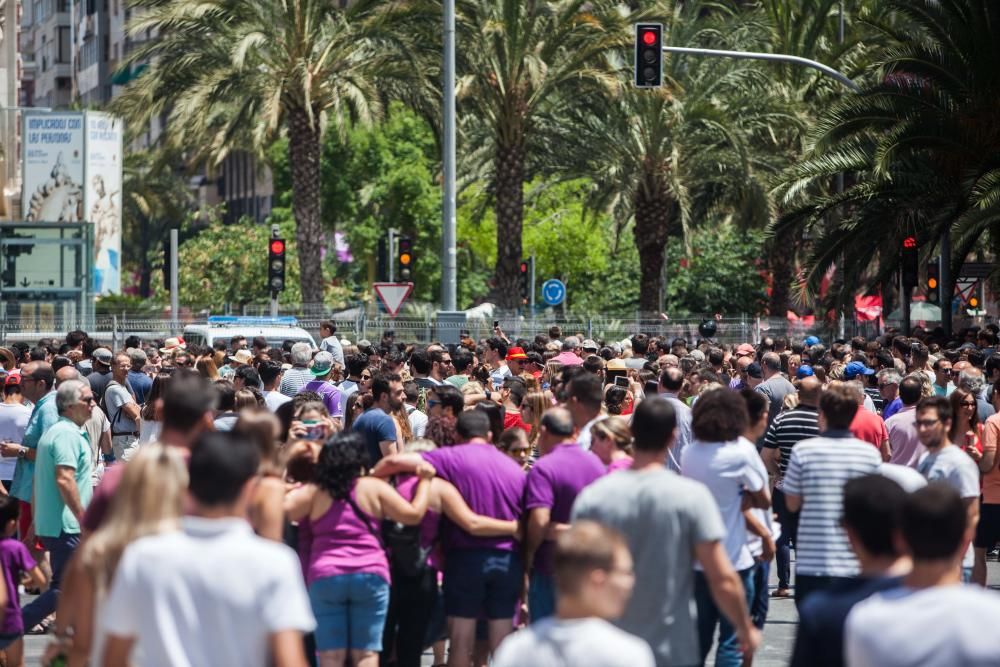 Las mascletàs previas a hogueras arrancan con mucho público y sin incidentes