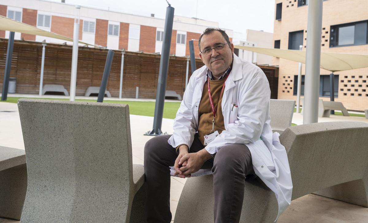 Barcelona. 13.01.2026. Sociedad. Fernando Fernández, director de la unidad de recuperación de trastornos de la conducta alimentaria del hospital Fundació Hospitalàries Martorell especializado en casos de adultos con TCA ( transtorno en la conducta alimentaria) . Fotografía de Jordi Cotrina