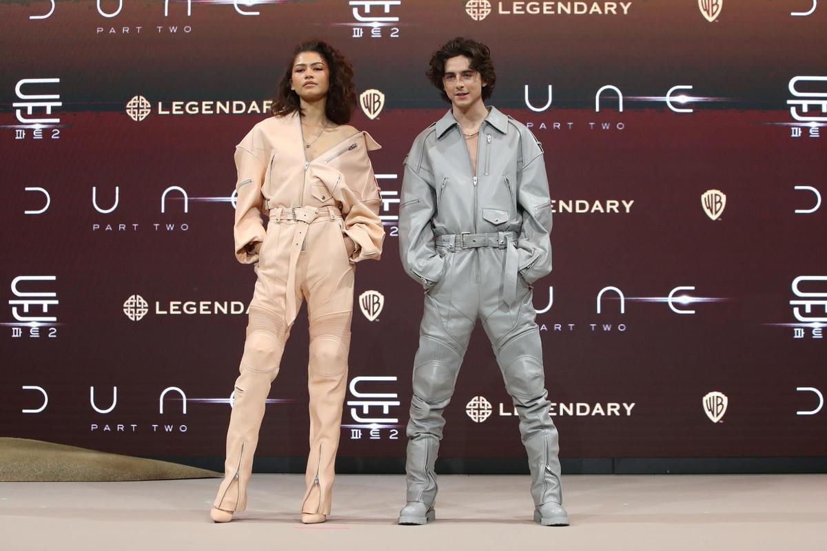 Zendaya y Timothée Chalamet con looks coordinados en Seúl