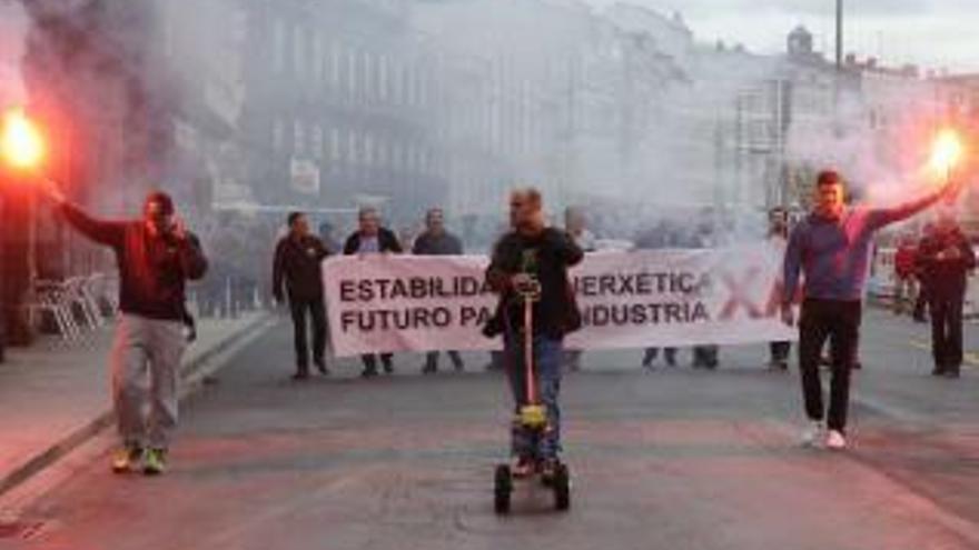 Protesta de trabajadores de Alcoa en A Coruña.