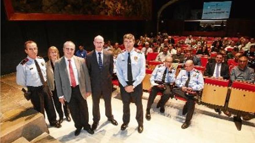 Els ponents moments abans de l&#039;inici de l&#039;acte a l&#039;auditori de la seu de la Generalitat.