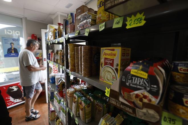 EN IMÁGENES: La nueva vida de los bares-tienda de Gijón