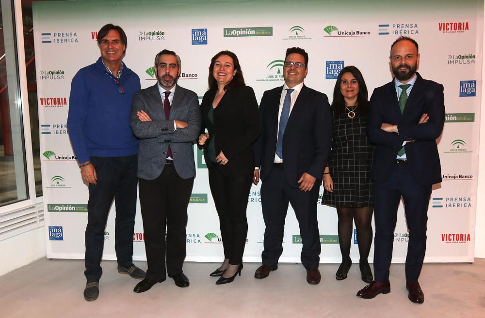 Empresarios, chefs, agentes del sector y de la industria agroalimentaria y representantes políticos acuden a la sede de Cerveza Victoria para la presentación de la nueva publicación gastronómica