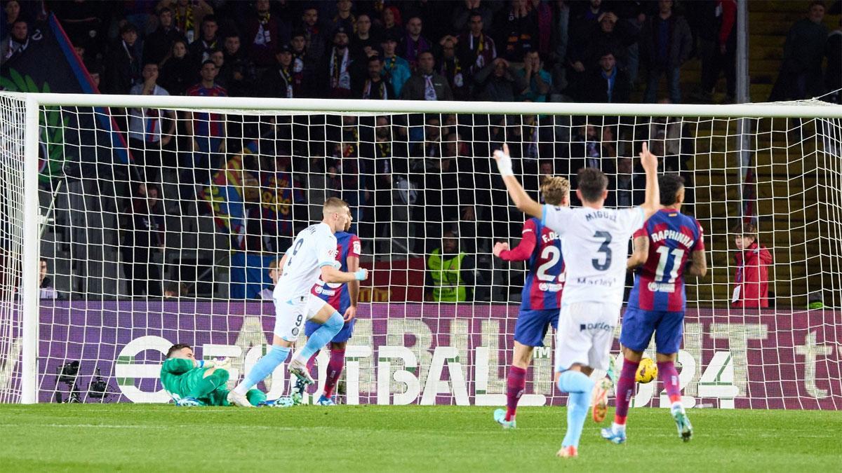 El pasado domingo, el gol tempranero de Dovbyk empezó a condenar al Barça en el derbi catalán
