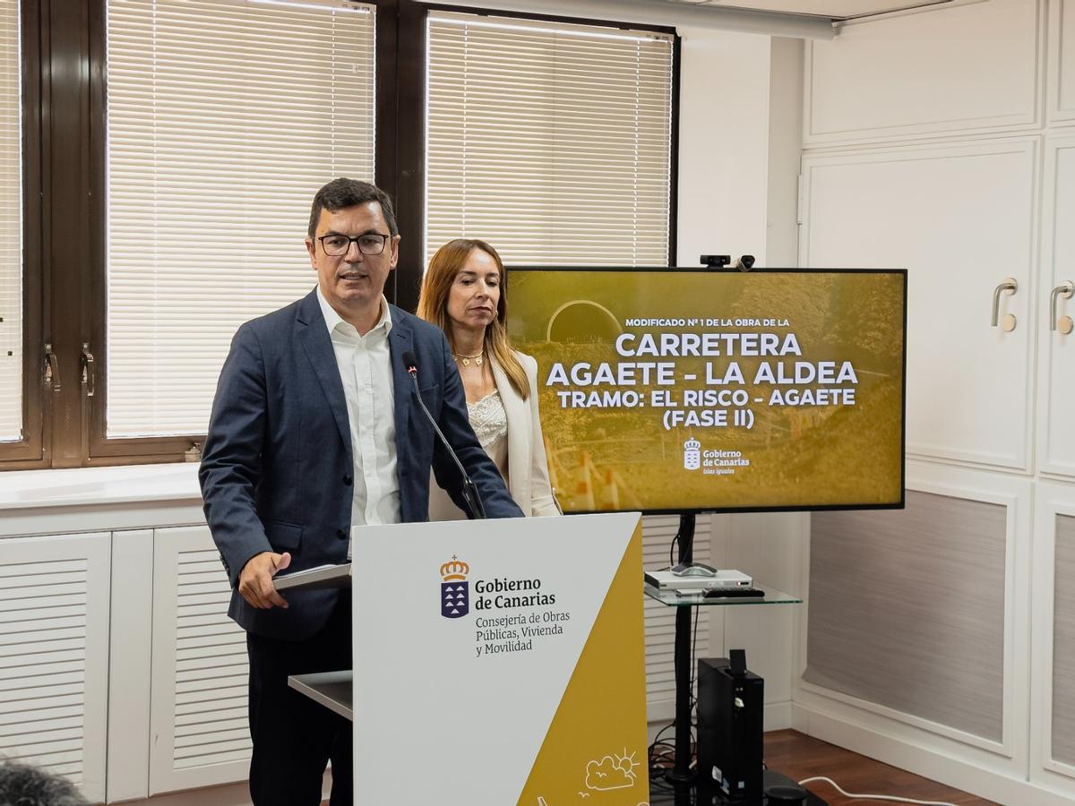 Pablo Rodríguez y Rosana Melián, en su comparecente de este lunes en Usos Múltiples I, de Las Palmas de Gran Canaria.