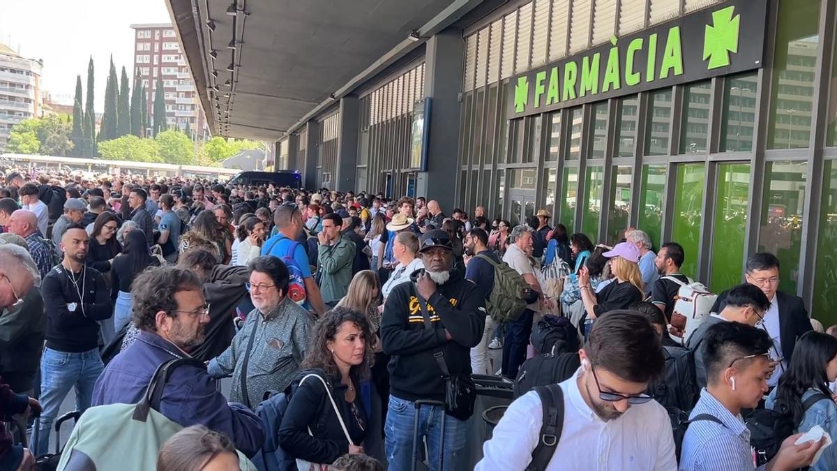 La estación de Sants, afectada por el apagón
