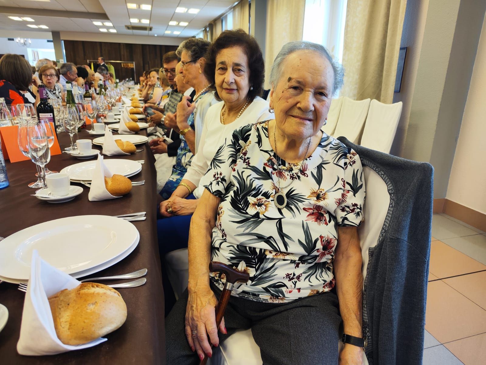 La gran fiesta de los jubilados de Siero: 200 personas participan en el día del socio del hogar El Carmín