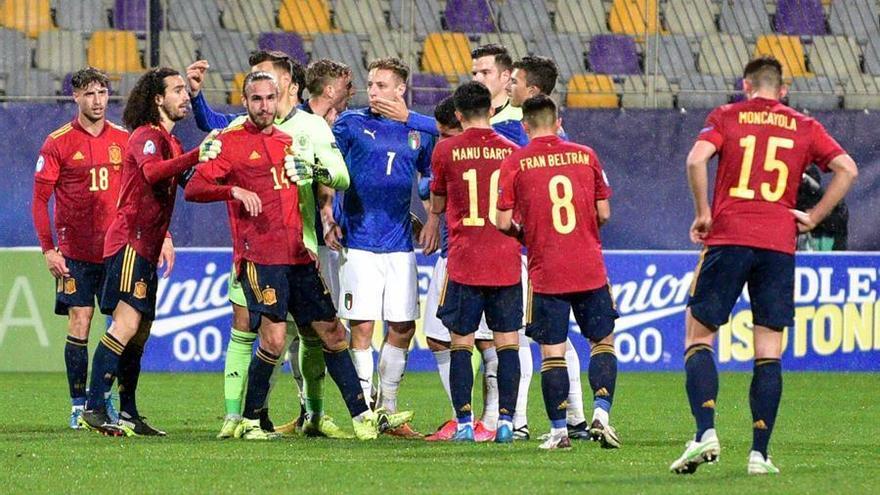 España e Italia empatan en un partido con tres expulsados (0-0)
