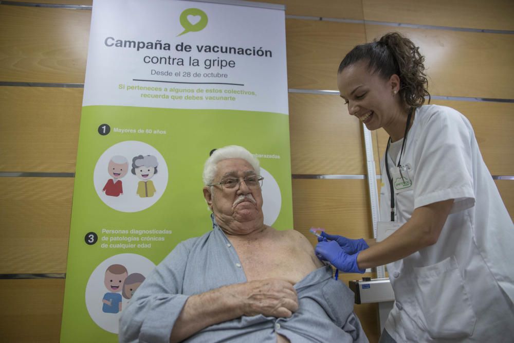 Inicio de la vacunación contra la gripe en Canaria