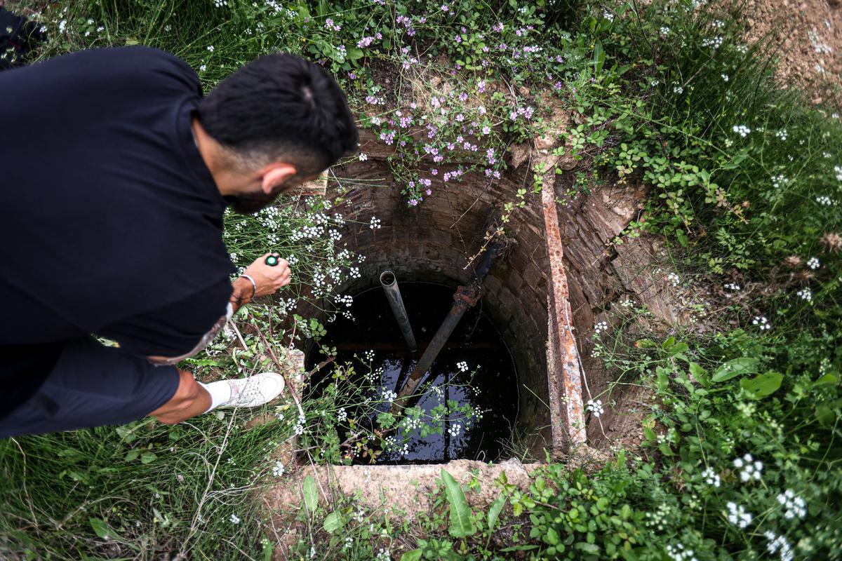 Acompañamos al Tarzán catalán en un rescate a animales en un pozo