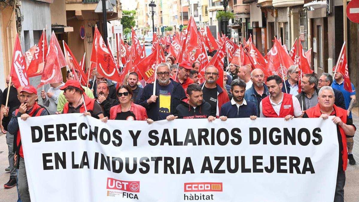 Manifestación de sindicatos por el convenio de la cerámica.