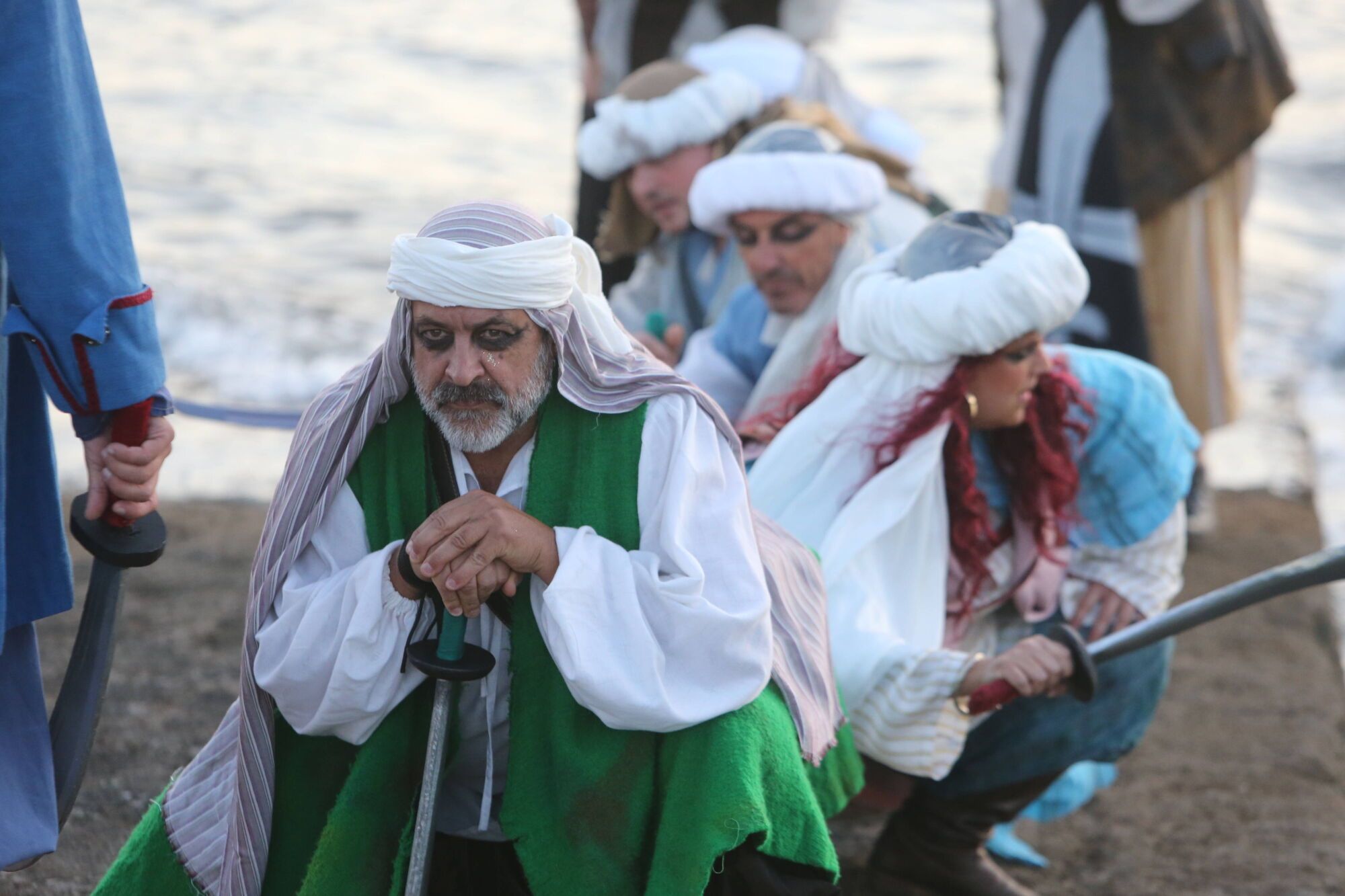 REPRESENTACION TEATRAL DE LA INVASION TURCA DEFENSA DA VILA POR LAS CALLES DE CANGAS
