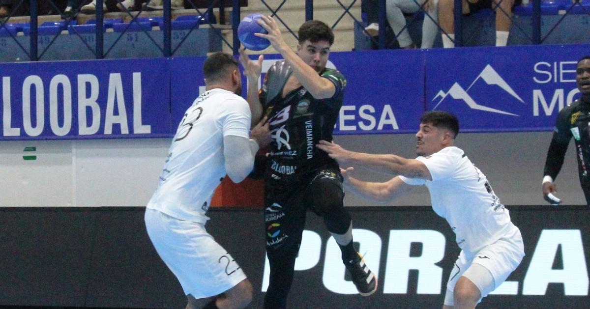 Dani Serrano busca la portería.